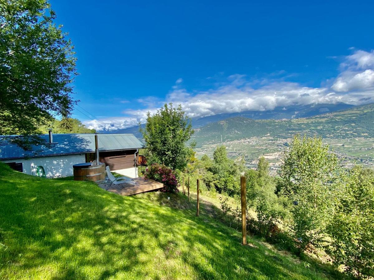 Eco Lodge With Jacuzzi And View In The Swiss Alps Grone Luaran gambar