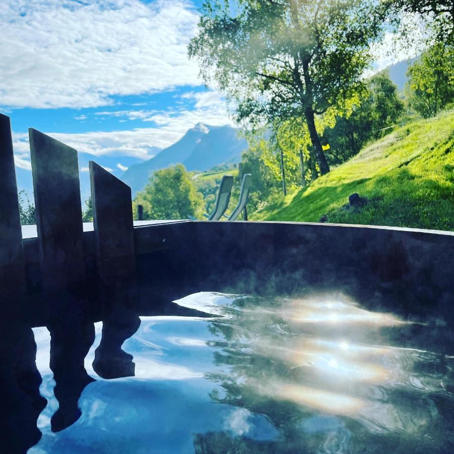 Eco Lodge With Jacuzzi And View In The Swiss Alps Grone Luaran gambar